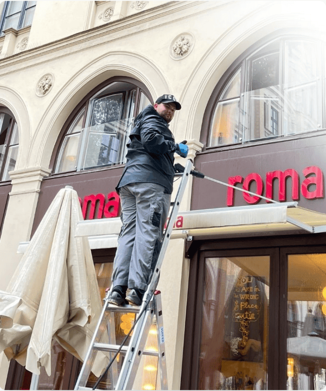 Markisenreinigung in München – Professionelle Reinigung für Markisen, Fassaden und Außenflächen