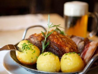 Köstlichkeiten vom Haxngrill