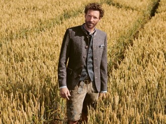 Tracht: Herren finden bei Hirmer Lederhosen, Janker und Accessoires