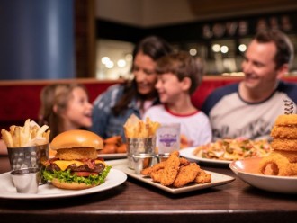 Spareribs, Burger & Co.: Barbecue, amerikanische Burger, Cocktails