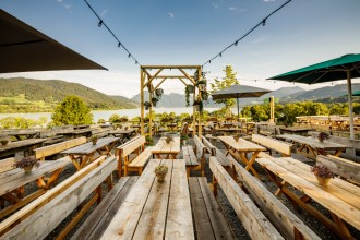 Panorama-Biergarten mit unvergleichlichem Blick über den Tegernsee