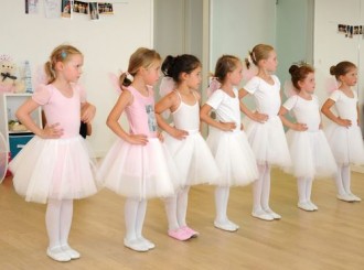 Kolibri ist deine Tanzschule in München: Tanzkurse von Ballett bis Hip-Hop und Sportkurse für Kinder, Erwachsene, Schwangere und Mamis