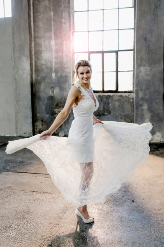 White Silhouette Brautmode Brautkleider Munchen Auf Muenchen De