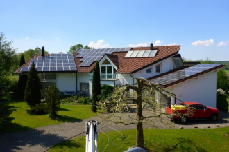 Wann ist der richtige Reinigungszeitpunkt für Photovoltaikanlagen?