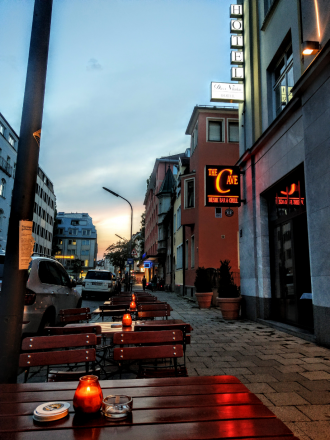THE CAVE – MUSIK BAR UND GRILL