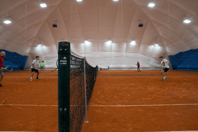 Tennis Freiplätze und Hallenplätze